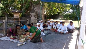 Sebelum Relokasi Pelinggih, Pihak Wika Adakan Persembayangan Pralina
