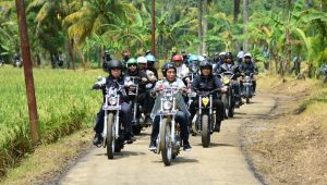 Presiden Jokowi Kunjungi Padat Karya Tunai Pelabuhan Ratu dengan Berkendara Motor