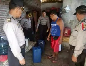 Polsek Muncar Gelar Operasi Tumpas Narkoba dengan Sasaran Miras Oplosan di BANYUWANGI