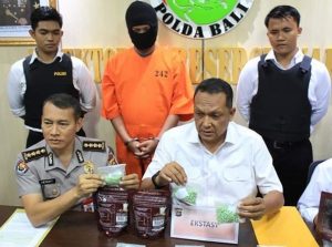 Diakhir Masa Jabatan Ditresnarkoba Polda Bali, Berhasil Ungkap Pelaku Pembawa 2.930 Butir Ekstasi