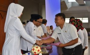 998 SK Kenaikan Pangkat, Bupati Jember Ingatkan PNS Punya Hak Dilayani Secara Layak di Jember