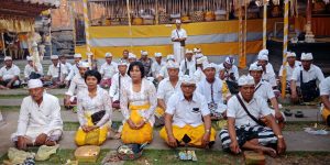Jaga Persatuan dan Kesatuan, Kapolsek Abiansemal Beserta Anggota Gelar Sembahyang Bersama