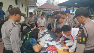 Agar Tidak Terjadi Penyimpangan, Polres Bangli Lakukan Tes Urine Anggotanya