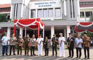 Peringatan Hardiknas 2018, Pemkot Surabaya Gelar Upacara Bendera dan Pemberian Piagam Penghargaan