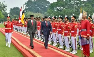 Presiden Jokowi Sambut Kedatangan Sultan Brunei