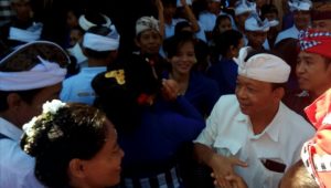 Hadiri Ngaben Massal di Kec. Abang, Koster Berikan Subsidi Pitra Yadnya