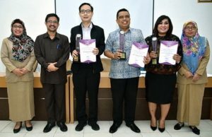 Dispendik Surabaya Beri Penghargaan Bagi Insan Pendidik