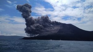Gunung Anak Krakatau Erupsi Tinggi Kolom Abu 1.000 Meter, Status Tetap Waspada