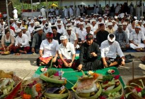 Paslon Pilgub Koster-Ace dan Paslon Pilkada BAGIA Lakukan Persembayangan
