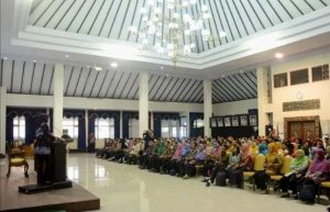 Bupati Jember Beri Surat Tugas serta THR ke 117 Guru Swasta dan 220 GTT di Jember