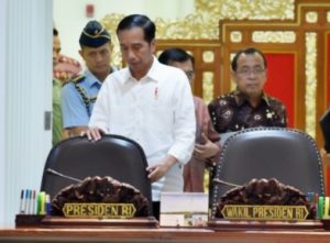 Presiden Jokowi: THR dan Gaji ke-13 Sifatnya Masih Sentuh Kesejahteraan Jangka Pendek