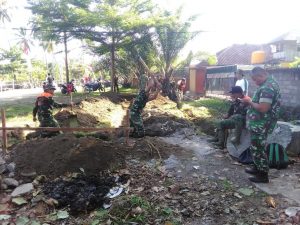 Bedah Rumah dan MCK, Kodim 1617/Jembrana Gelar Bangun Pondasi yang Berkualitas Standart