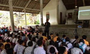 Pasebaya Agung Himbau Siswa SMPN 3 Selat Selalu Waspada dan Siaga Ancaman Gunung Api Aktif