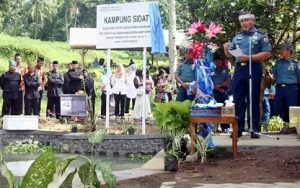Resmikan Kampung Sidat, Danlatamal V Bersama Bupati Banyuwangi Tebar Benih Sidat di Banyuwangi