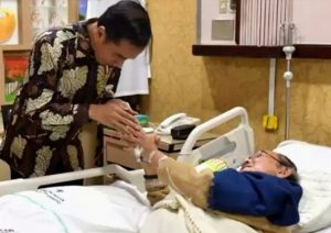 Jenguk BJ Habibie di RSPAD, Presiden Jokowi Sempat Bertukar Pikiran Soal Pembangunan SDM