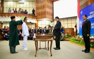 Habis Serahkan Bantuan di NTB, Mendagri Lantik Pejabat Baru di Bali