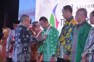 Terkait Penanganan Gempa, Pejabat TNI, Polri dan Pemda Terima Penghargaan “Dharma Pertahanan” di Sumbawa