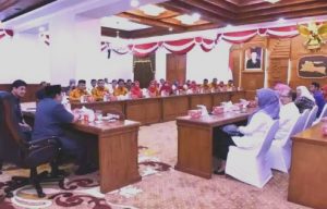 Gubernur Jatim: Guru Harus Jadi Panutan Bagi Anak Didiknya