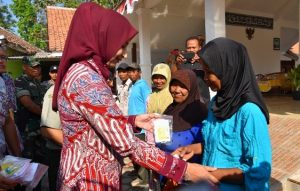 Bupati Jember Lanjutkan Bantuan Program Bedah Kamiskinan Rakyat Sejahtera di Jember