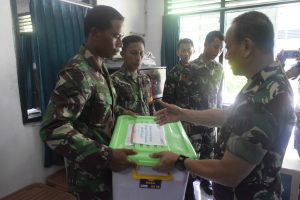 Kasad TNI Mulyono Jenguk dan Beri Bantuan Bagi Prajurit Korban Gempa dan Tsunami Palu