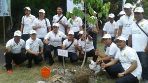 Dukung Komitmen Pemerintah, Kementerian PUPR Melalui Balai Wilayah Bali Tanam 400 Pohon di Pura Pakendungan