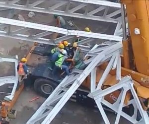 Tragis, Empat Pekerja Proyek Tertimpa Rangka Baja Ringan