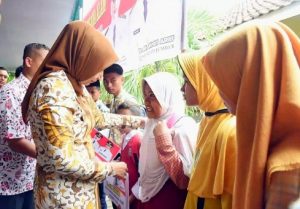 Kunjungi Dampak Korban Banjir, Bupati Jember Beri Beasiswa Bagi Anak di Jember