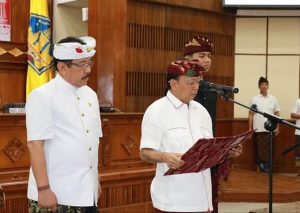 Lantik Direksi dan Dewan Pengawas Perusda, Koster Minta Langsung Kerja Berdedikasi untuk Bali