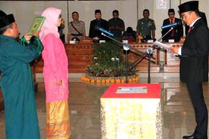 Gantikan Mulyadi Putra, Neneng Sariyani Resmi Dilantik Sebagai PAW Anggota DPRD Buleleng