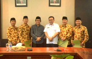 Wabup Jember Lepas Empat Pendonor Darah Penerima Satyalencana Kebaktian Sosial dari Presiden RI di Jember