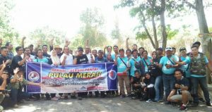 Peringati Hari Peduli Sampah Nasional, PT. BSI Gelar Baksos Bersih Pantai Pulau Merah di Dukung PWS dan HIPABA