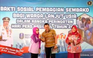 Semarak HPN 2019, Pemprov Jatim Beri Sembako Gratis Kepada 520 Lansia