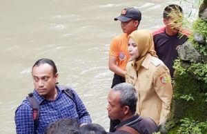 Plengsengan Sungai Jompo Ambrol, Bupati Faida Sidak Langsung ke Lokasi di Jember