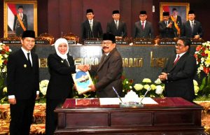 Sertijab Gubernur dan Wagub Jatim, Paparkan Visi Misi Dihadapan Pimpinan dan Anggota DPRD di Jember
