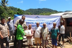 Sebagai Wujud Kepedulian, PT BSI Salurkan Bantuan Sembako Kepada Warga Terdampak Banjir di Banyuwangi