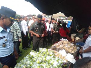 HUT ke-73 Persit KCK dan HUT ke-21 BUMN RI, Korem 163/Wira Satya Gelar 2000 Sembako Murah