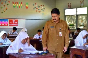 Kadispendik Jember Tinjau Pelaksanaan USBN 2019 di Jember