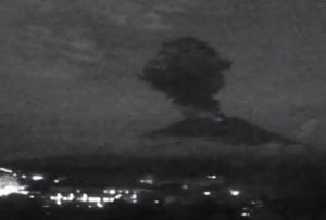 Lagi! Gunung Agung Erupsi, Tinggi Kolom Abu Vulkanik 2.000 Meter