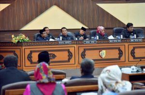 Rapar Paripurna, Wabup Jember Terima Rekomendasi DPRD tentang LKPJ 2018 di Jember