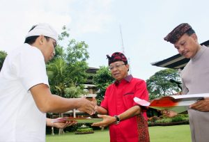 Serahkan SK, Gubernur Koster Minta CPNS Pemprov Bali Bekerja dengan Baik dan Jadi Motor Pelayanan Publik