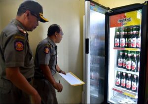 Jelang Ramadhan, Satpol PP Jember Monitoring Sejumlah Lokasi Usaha Minuman Beralkohol di Jember