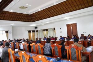 Rapat Gabungan Komisi DPRD, Bahas Ranperda PT. BPR Bank Buleleng 45
