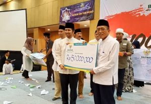 Wagub Jatim Bersama BAZNAS Gelar Bukber dan Berbagi dengan 1000 Anak Yatim serta Dhuafa