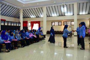 Di Bulan Ramadhan, Bupati Jember Serahkan Surat Mutasi ke 34 ASN di Jember