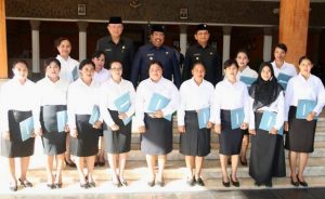 Dihari Peringatan Harkitnas ke-111, Bupati Buleleng Serahkan SK CPNS Bidan Pegawai tidak Tetap