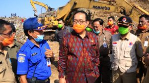 Atasi Kebakaran Sampah TPA Temesi, Wagub Cok Ace Minta Damkar Kabupaten Kota Bersinergi  Padamkan Api