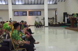 Penyerahan 106 SK Kenaikan Pangkat, Bupati JemberAjak Akhiri Masa Mempersulit Urus Pensiun di Jember