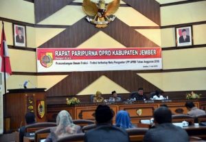 Rapat Paripurna, Sejumlah Fraksi DPRD Jember Beri Apresiasi dan Penilaian Nota Pengantar LPP APBD TA 2018 di Jember