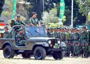 Pangdivif-2/Kostrad Mayjen TNI Tri Yuniarto Pimpin Penutupan TMMD ke-105 di Banyuwangi di Banyuwangi