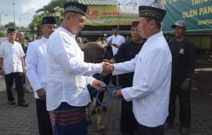 Sholat Idul Adha 1440 H, Pangdam IX/Udayana Bersama Jajaran Serahkan Hewan Qurban